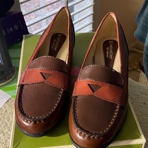 Naturalizer Women's Two-Tone Brown June Loafers